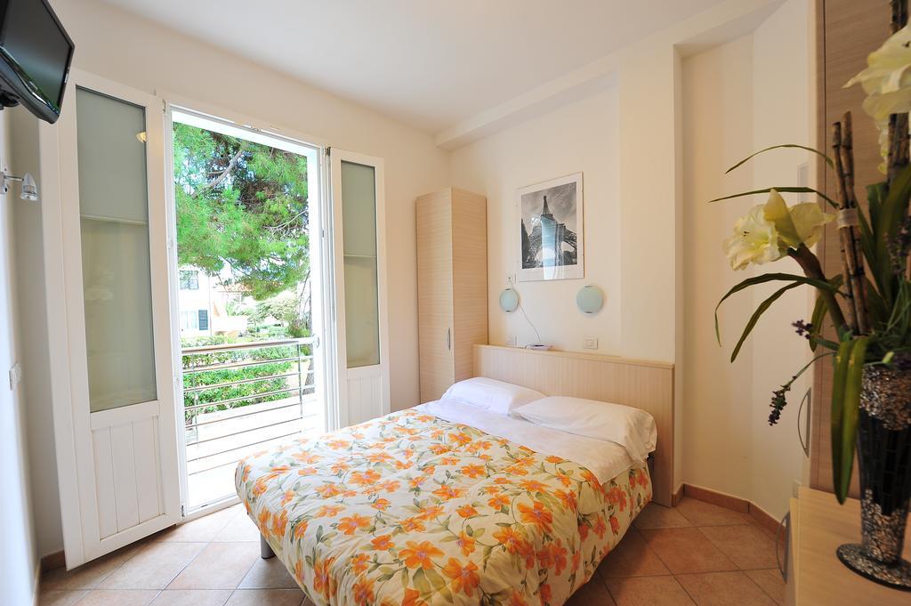 Hotel Aurora San Vincenzo Buitenkant foto