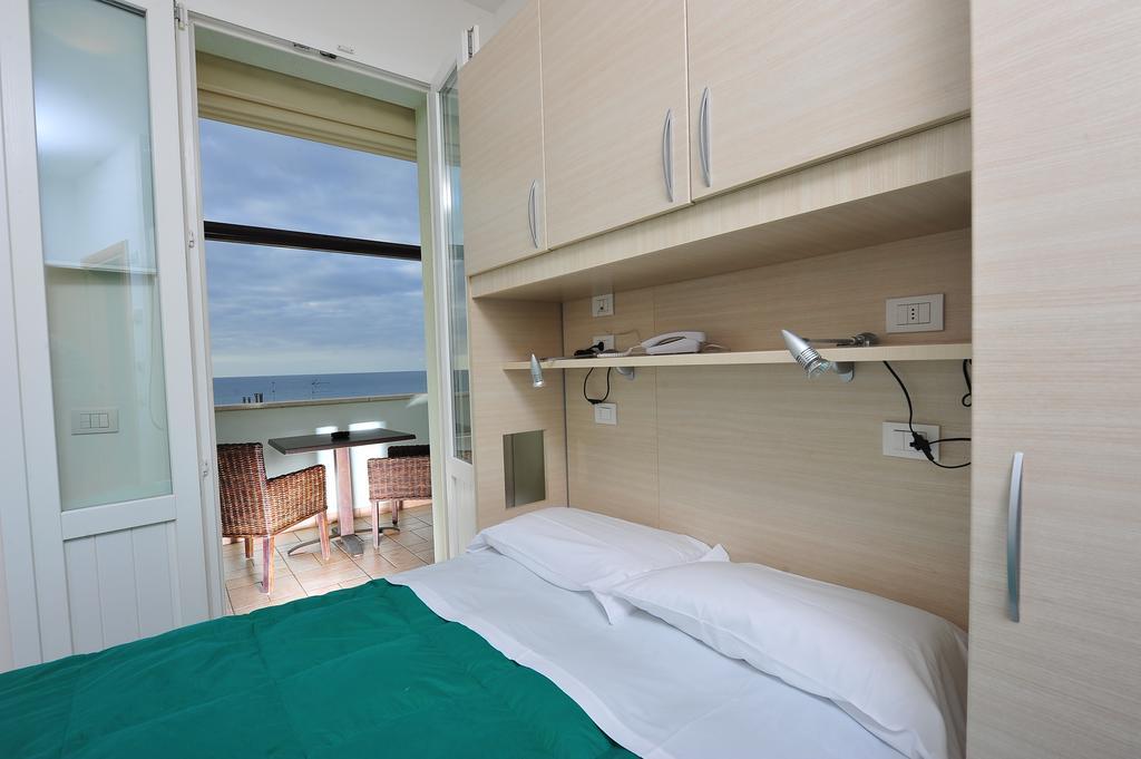 Hotel Aurora San Vincenzo Kamer foto