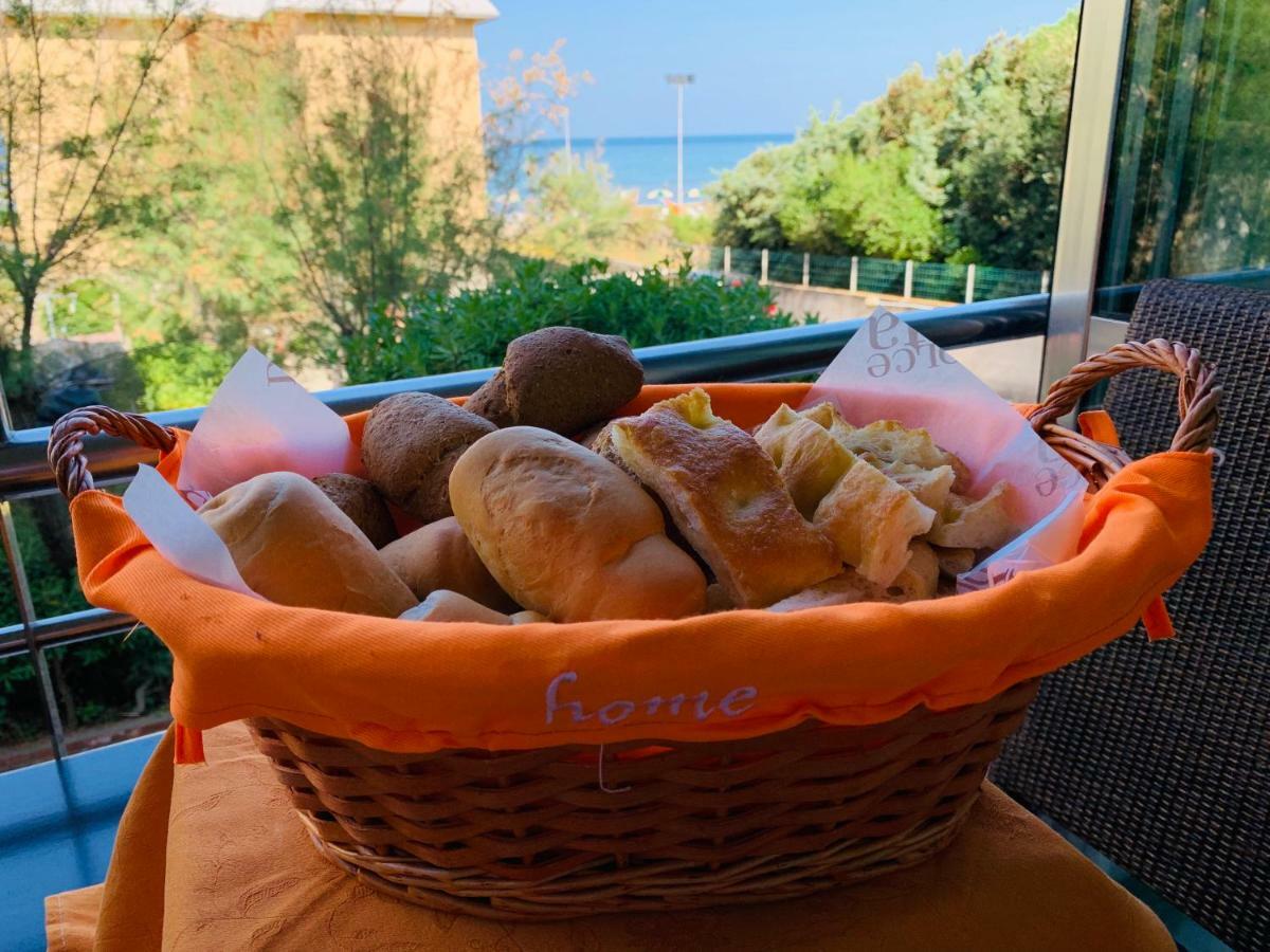 Hotel Aurora San Vincenzo Buitenkant foto